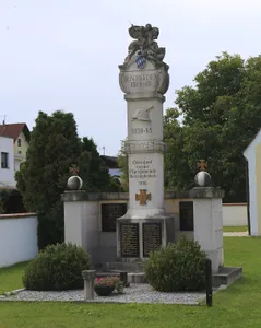 Kriegerdenkmal In Oberempfenbach in Mainburg