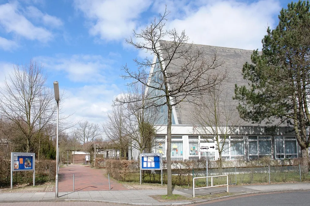 Gemeindezentrum Bremen-Blockdiek der ev. Trinitatisgemeinde an der Günther-Hafemann-Str. 44. Architekt: Otto Andersen, Einweihung: 1971.