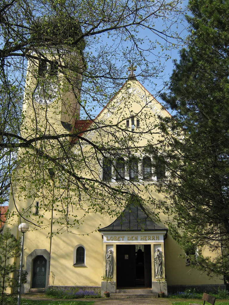 Penzberg, Evang.-Luth. Kirche, 1904 nach Plänen von Wilhelm Metzger erbaut This is a picture of the Bavarian Baudenkmal (cultural heritage monument) with the ID D-1-90-141-5 (Wikidata)