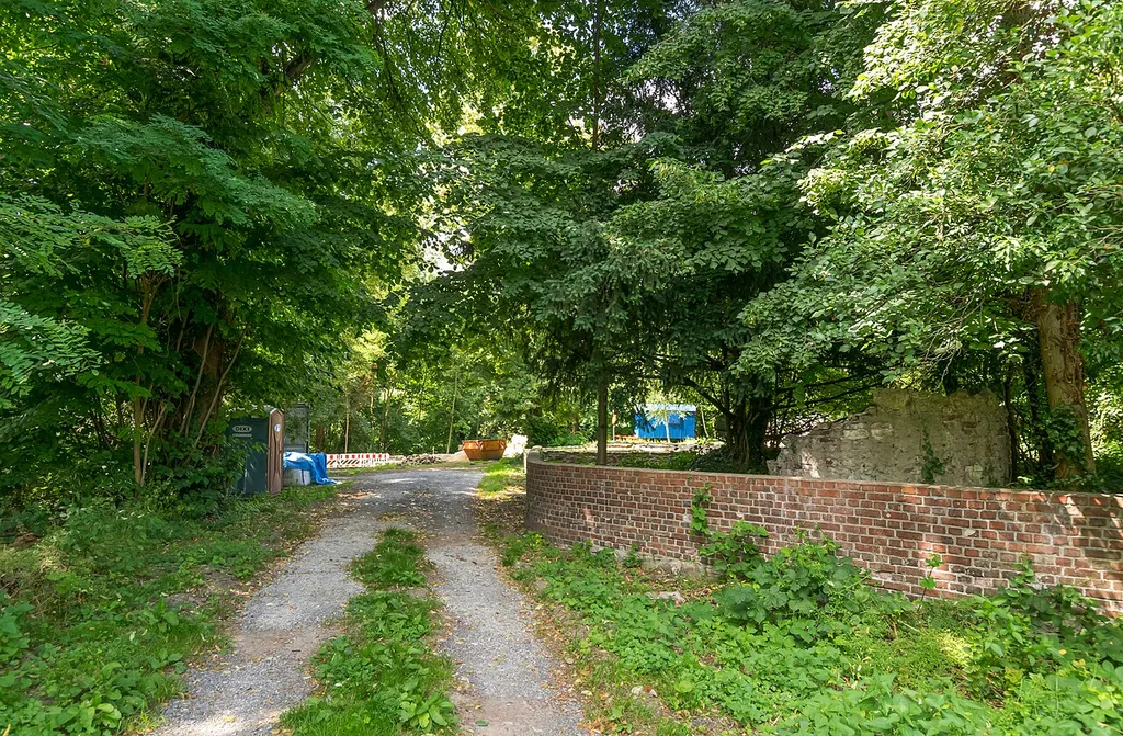 Ausgrabungsarbeiten am abgegangenen Baudenkmal "Alte Burg" in Lage (Lippe)