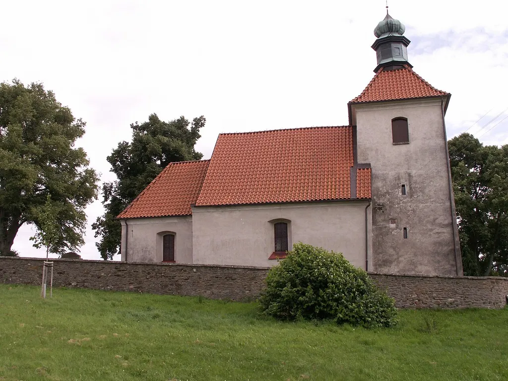 Sačany, osada místní části Vrbka města Ledeč nad Sázavou, kostel sv. Jana Křtitele, původně gotická stavba, přestavěno ve 20. století, věz připojena 1753
