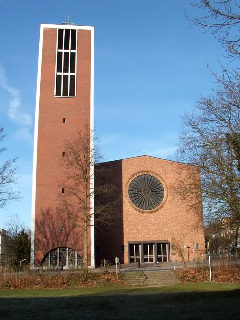 kath. Heilig-Kreuz-Kirche in Osnabrück, Stadtteil Schinkel, Ansicht von Osten