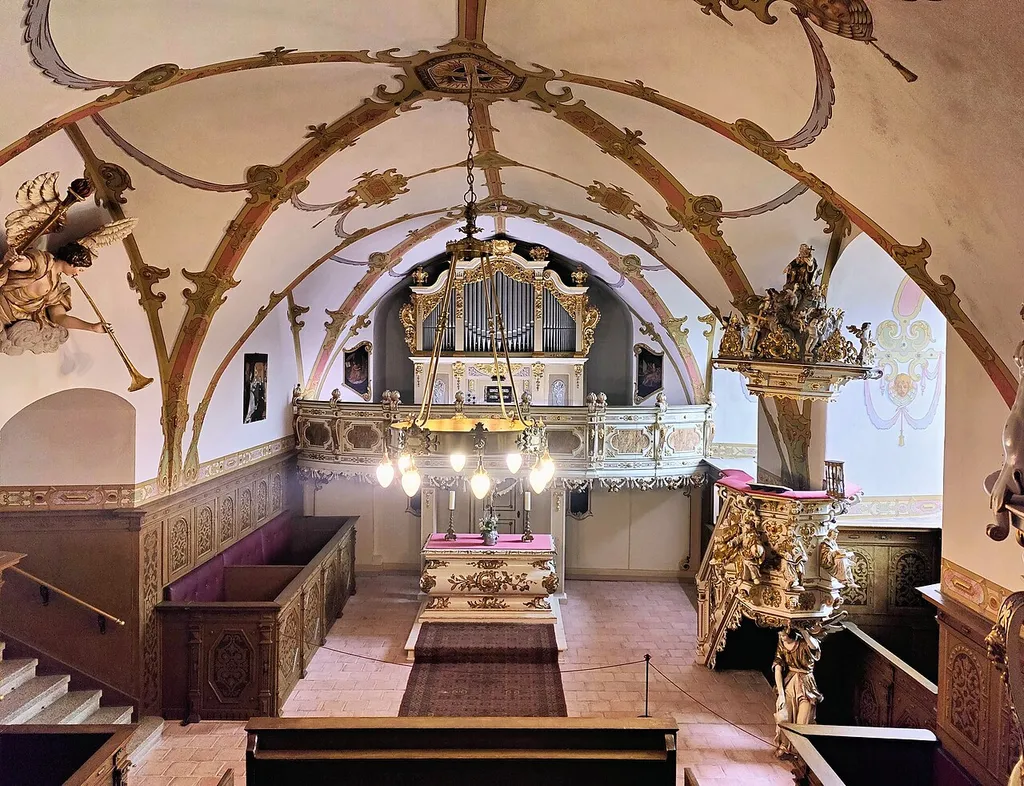 Innenraum mit Silbermann-Orgel (I/P/12, 1743) der Kapelle des Schloss Burgk, Gemeinde Schleiz, Saale-Orla-Kreis, Thüringen, Deutschland