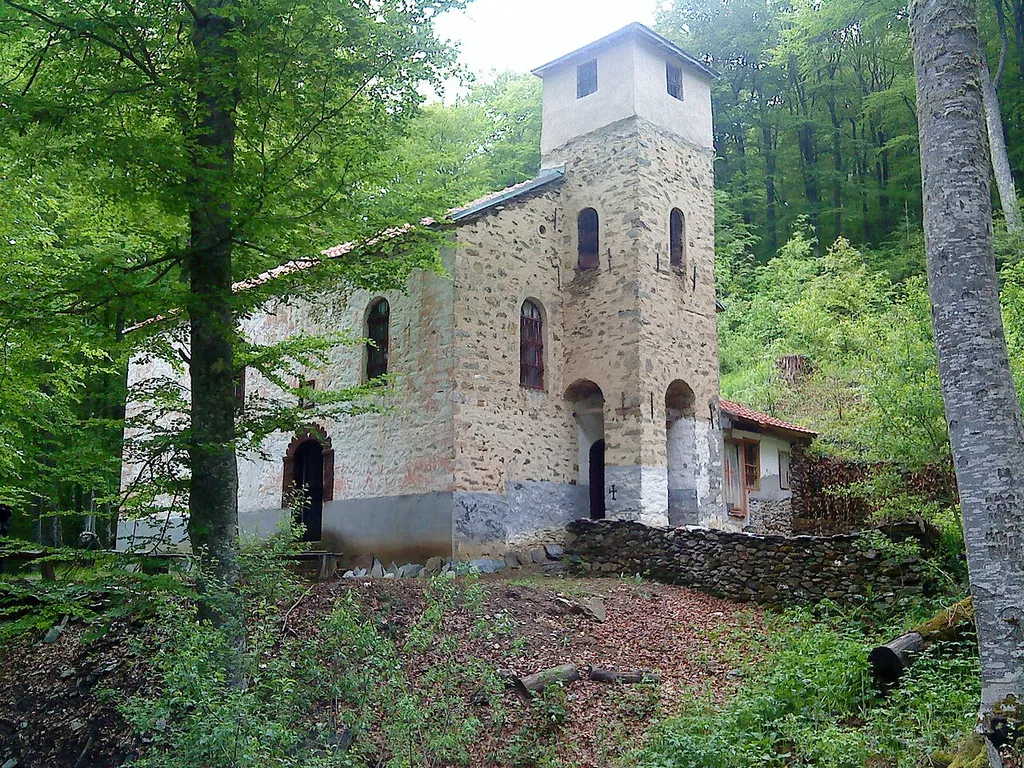 Црква св.Ана на 1400 н.в југозападно од село Маловиште