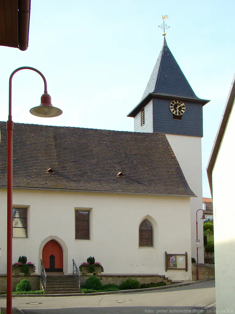 Kirche in Kraichtal-Bahnbrücken
