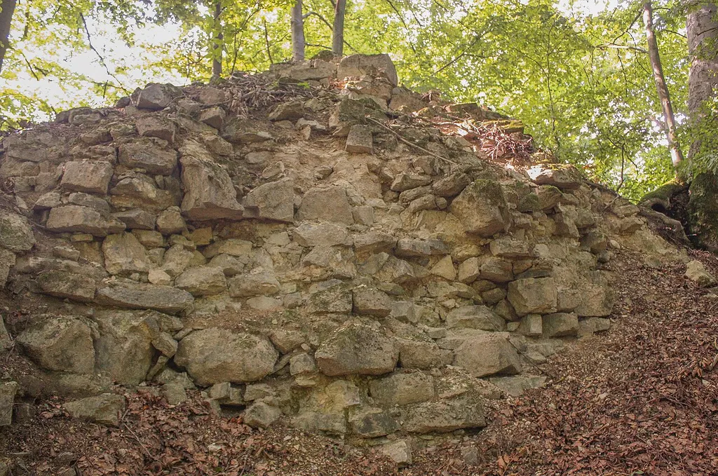 Burg Schellpyrmont, Reste von Füllmauerwerk am nördlichen Turm
