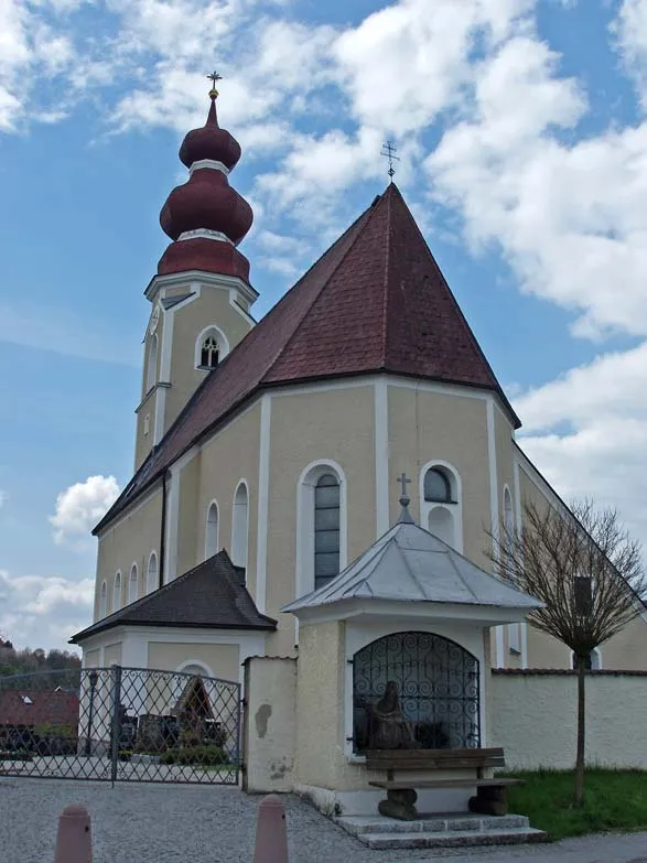 Kirche von Irrsdorf, Gemeinde Straßwalchen.