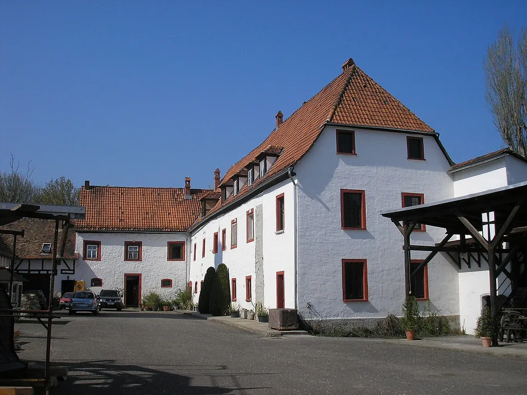 Die Gebäude der ehemaligen Wasserburg Lehesten bei Jena (Thüringen).