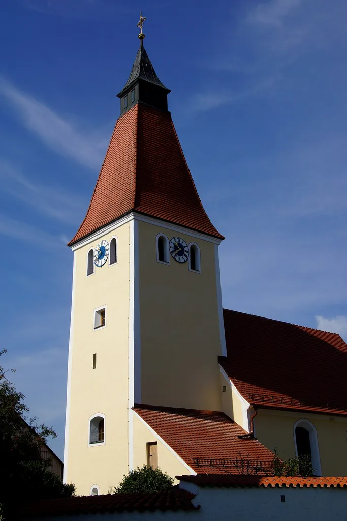 Die katholische Filialkirche St. Anna im Oberpfälzer Juraort Fribertshofen bei Berching: