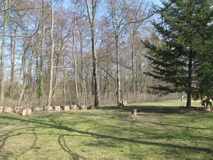 Freiflächen an der Kath. Pfarrkirche St. Martinius, Garten- und Grünanlagen, Teich, Wege- und Platzflächen Giesestraße 33/47