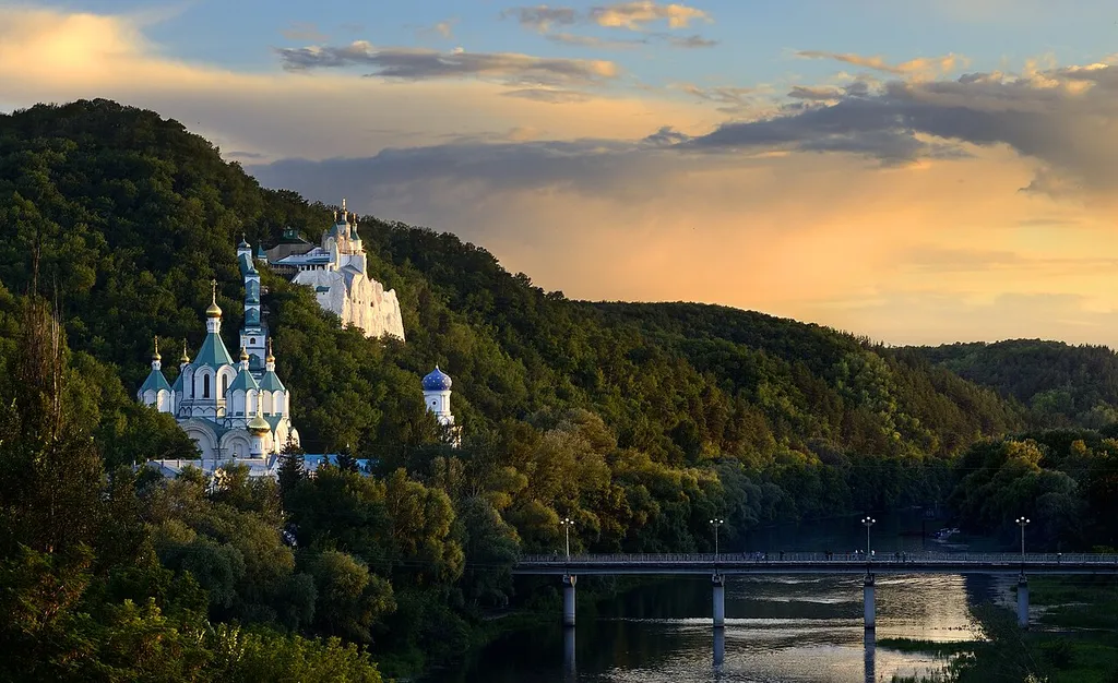 Sviatohirsk Lavra