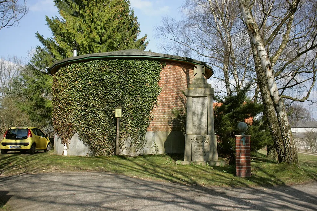 Wasserturm mit Heimatkundlicher Privatsammlung Dreyer, Am Friedhof in Himbergen