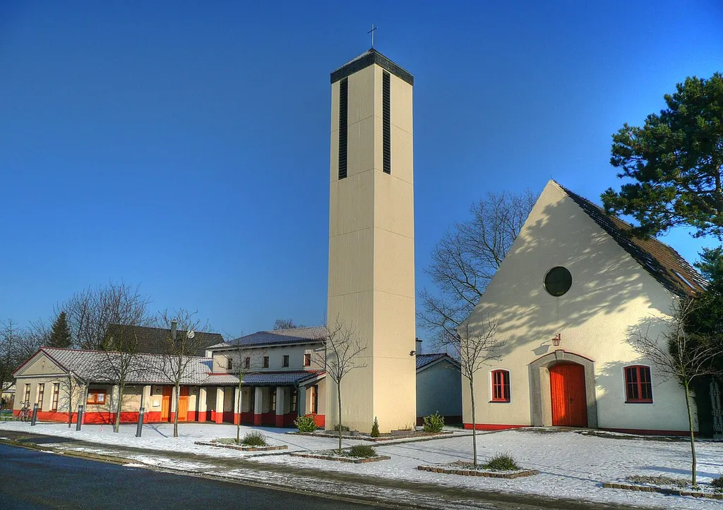 Kirche und Gebäude der evangelischen Gemeinde in Buir Buir