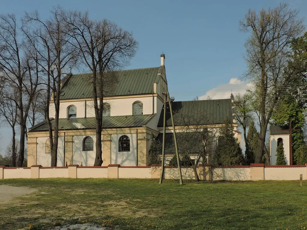 Lipie, kościół par. pw. Św. Trójcy, XVI, XX