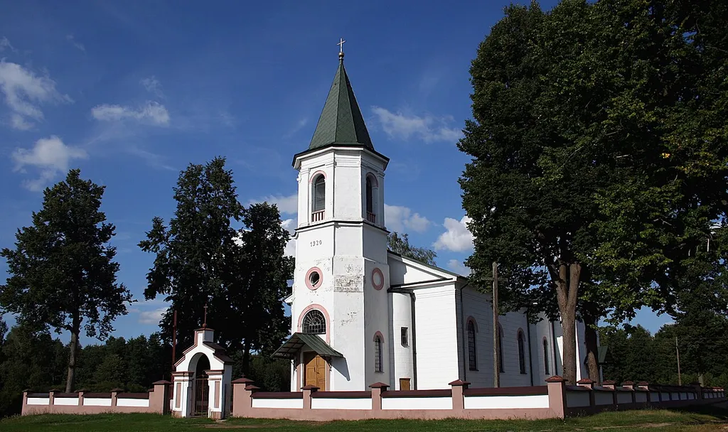 Kościół pod wezwaniem Świętej Rodziny w Karolinie. (zabytek nr 654 z 10.03.1988)