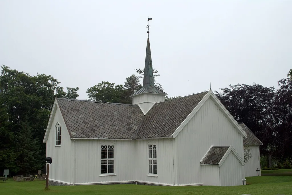 Bremsnes kirke i Averøy, Møre og Romsdal