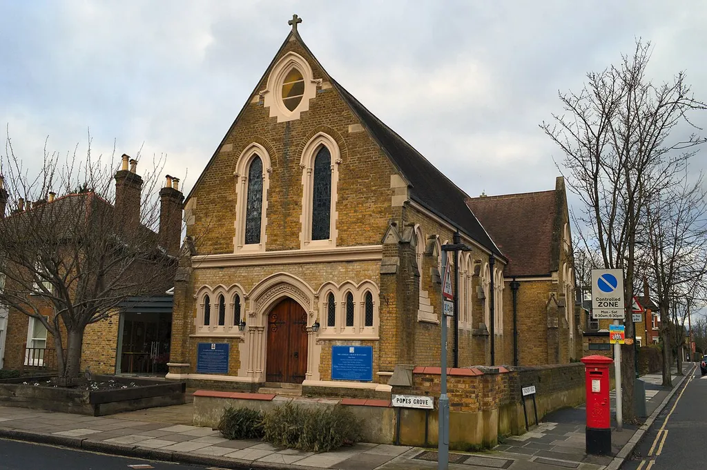 Twickenham, Church of St James, Popes Grove