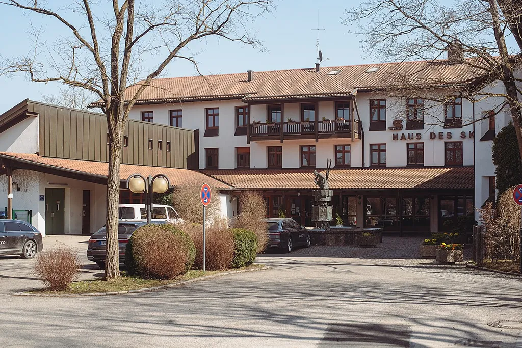 Das Gebäude des Deutschen Skimuseums.