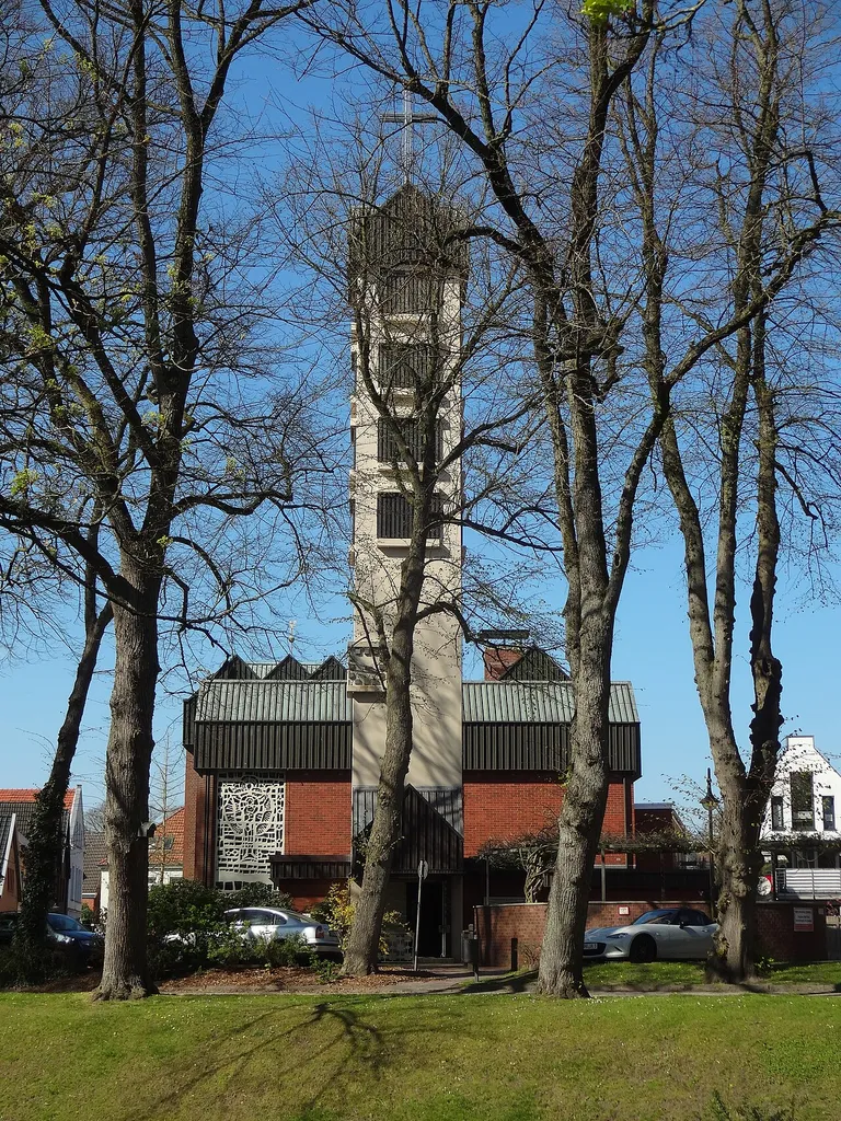 St.-Marien-Kirche in Jever (gesehen von Johahn-Albers-Weg)