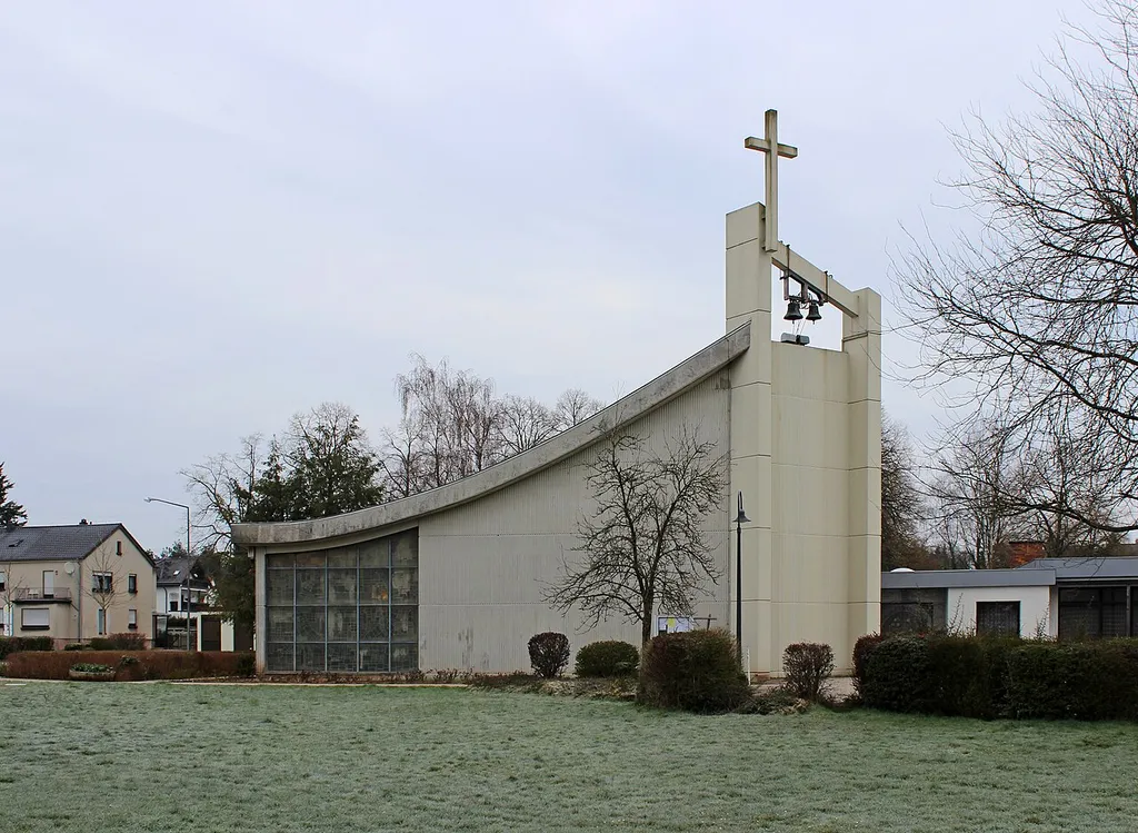 Die katholische Auferstehungskirche in Reiskirchen, einem Stadtteil von Homburg (Saar), Saarpfalz-Kreis, Saarland