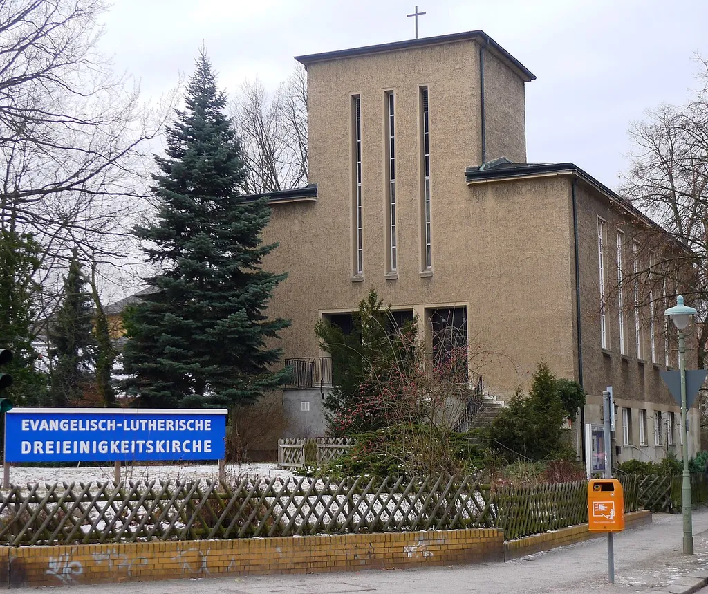 Blick auf die Kirche von der Filandastraße Ecke Südendstraße aus.