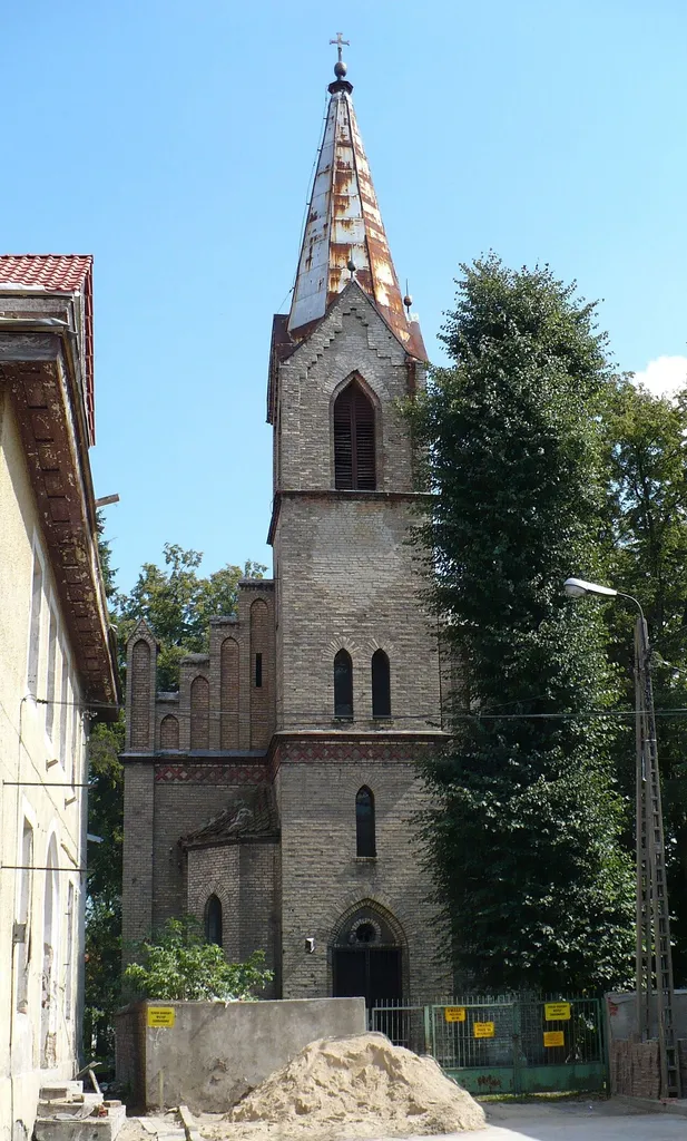 Neogotycki kościół ewangelicki z 1871 roku w Barczewie. Zdjęcie prezentuje obiekt w trakcie remontu