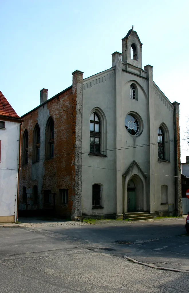 Biała (dodatkowa nazwa w j. niem. Zülz) – to miasto w woj. opolskim, w powiecie prudnickim.