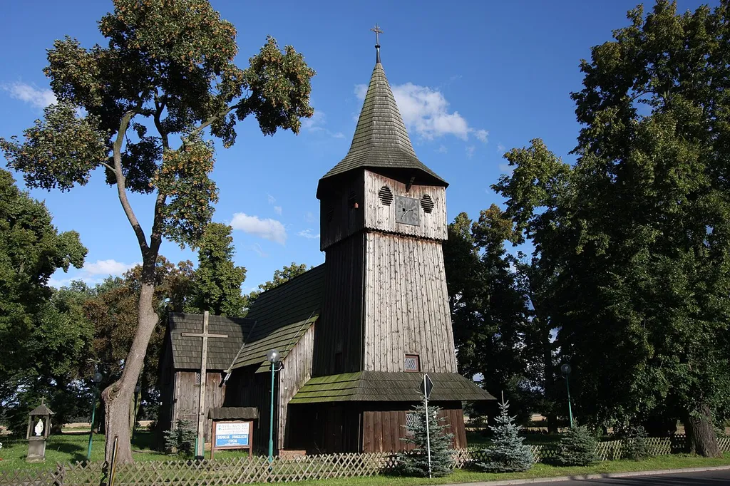 Chlastawa, kościół ewangelicki, ob. rzym.-kat. fil. p.w. Narodzenia NMP, drewn., 1637, 1692, kon. XIX