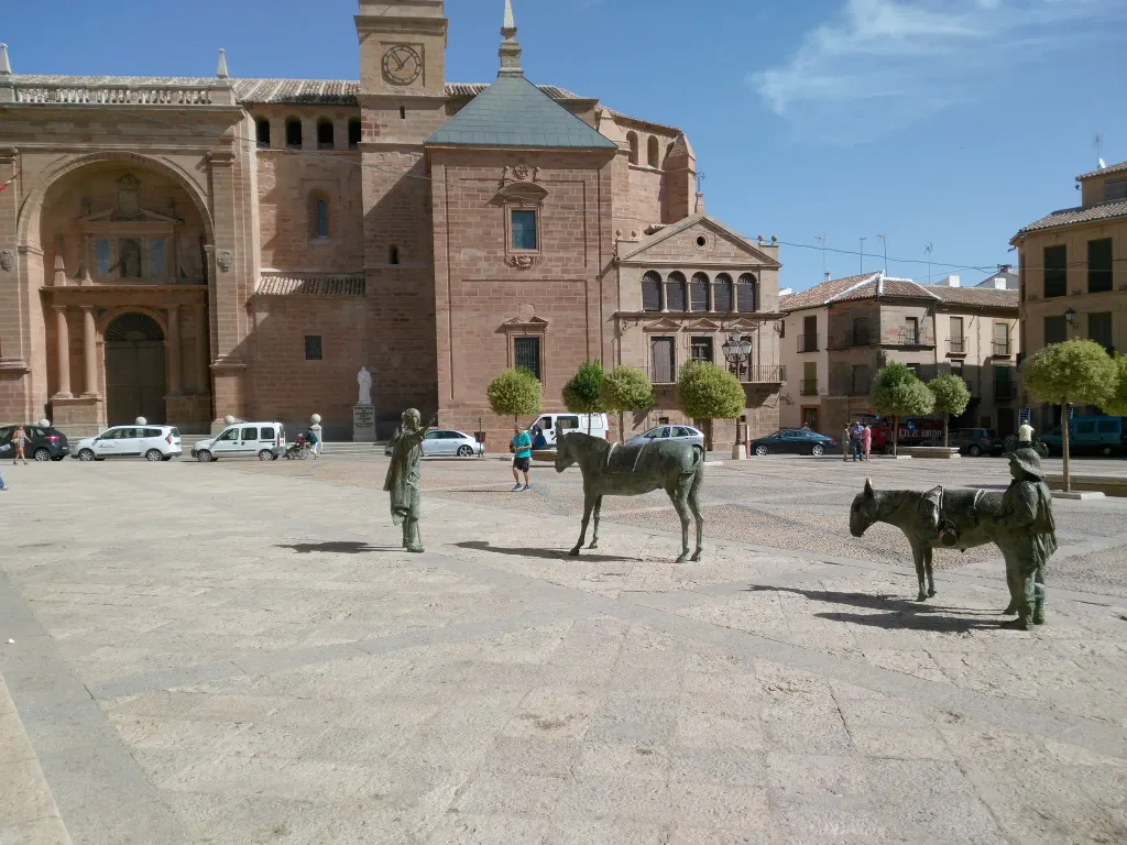 Main center of Villanueva de los Infantes with Don Quijote statue and church, Ciudad Real, Spain
