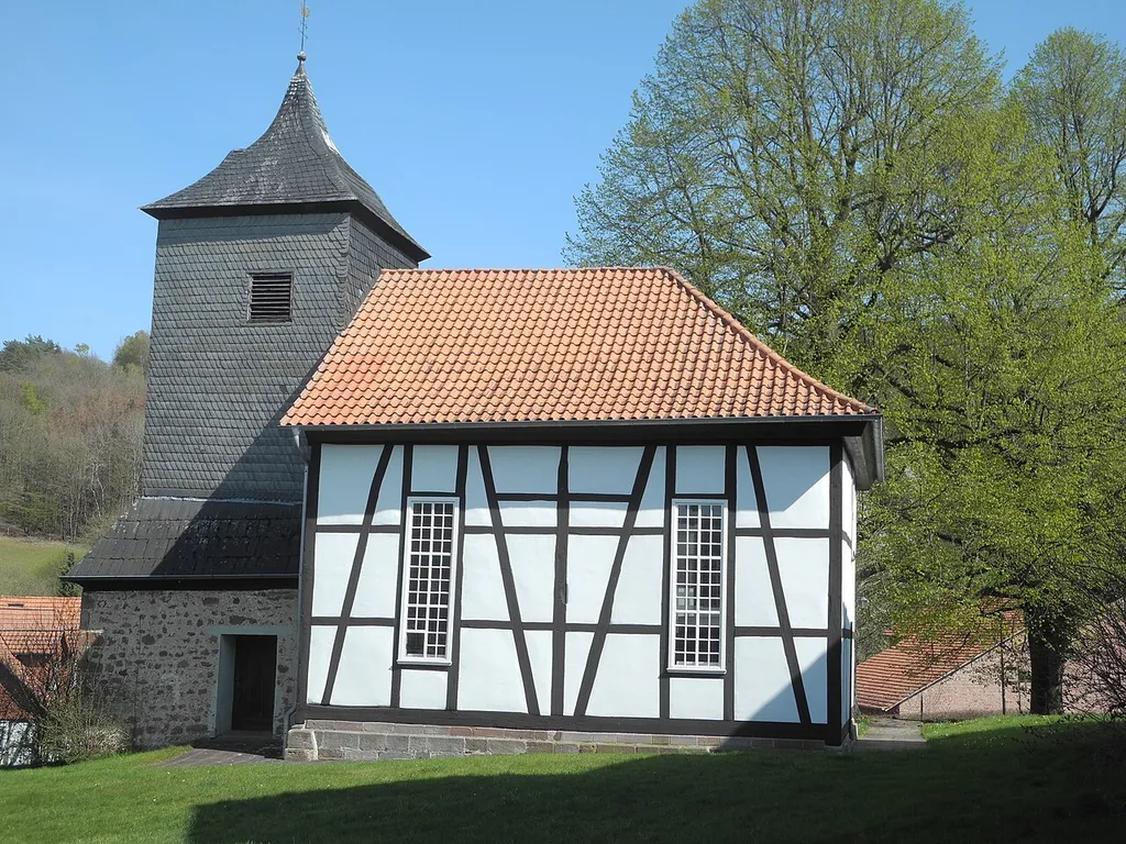 Die Fachwerkkirche in Rechtebach, bei Waldkappel, Hessen, Deutschland.