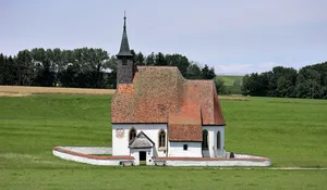 Kath. Filialkirche hl. Michael und ehem. Friedhofsfläche