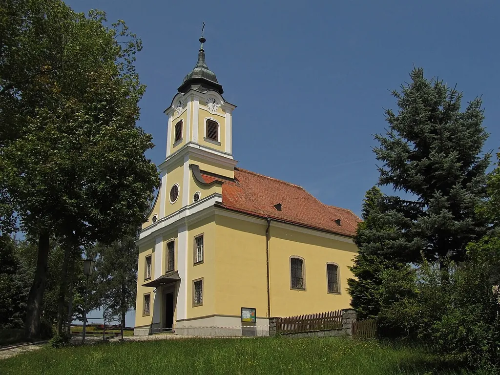 Die Saalkirche wurde 1787 fertiggestellt.