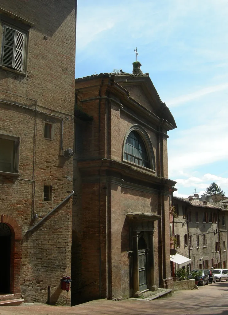 La chiesa di Sant’Andrea è una costruzione secentesca - fondata nel 1640 - (Lazzari, 1801) alquanto anonima dal punto di vista architettonico. Dall’interno va menzionata la grande pala d’altar maggiore, Cristo e Sant’Andrea, copia parziale eseguita da Porino Bertuzzi di una tela dipinta dal Barocci nel 1583, per la omonima confraternita di Pesaro.