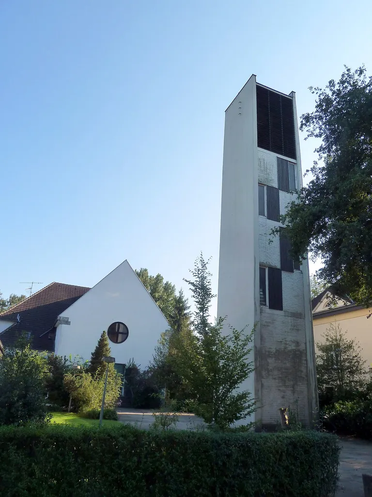 Kirche am See in Duisburg-Wedau