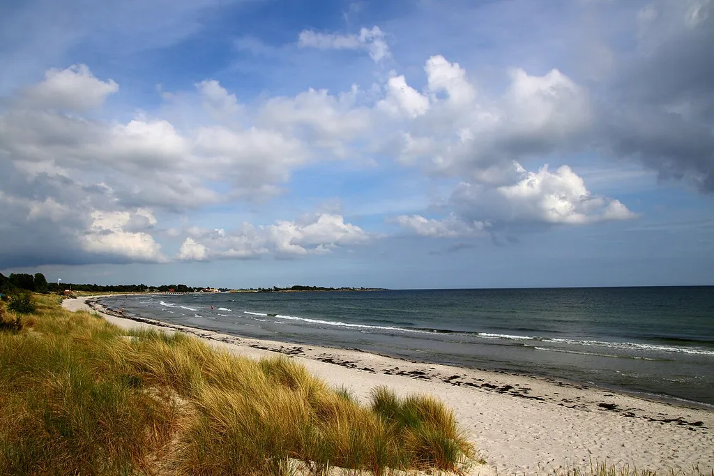 Höllviken. På Kämpinge strand.
