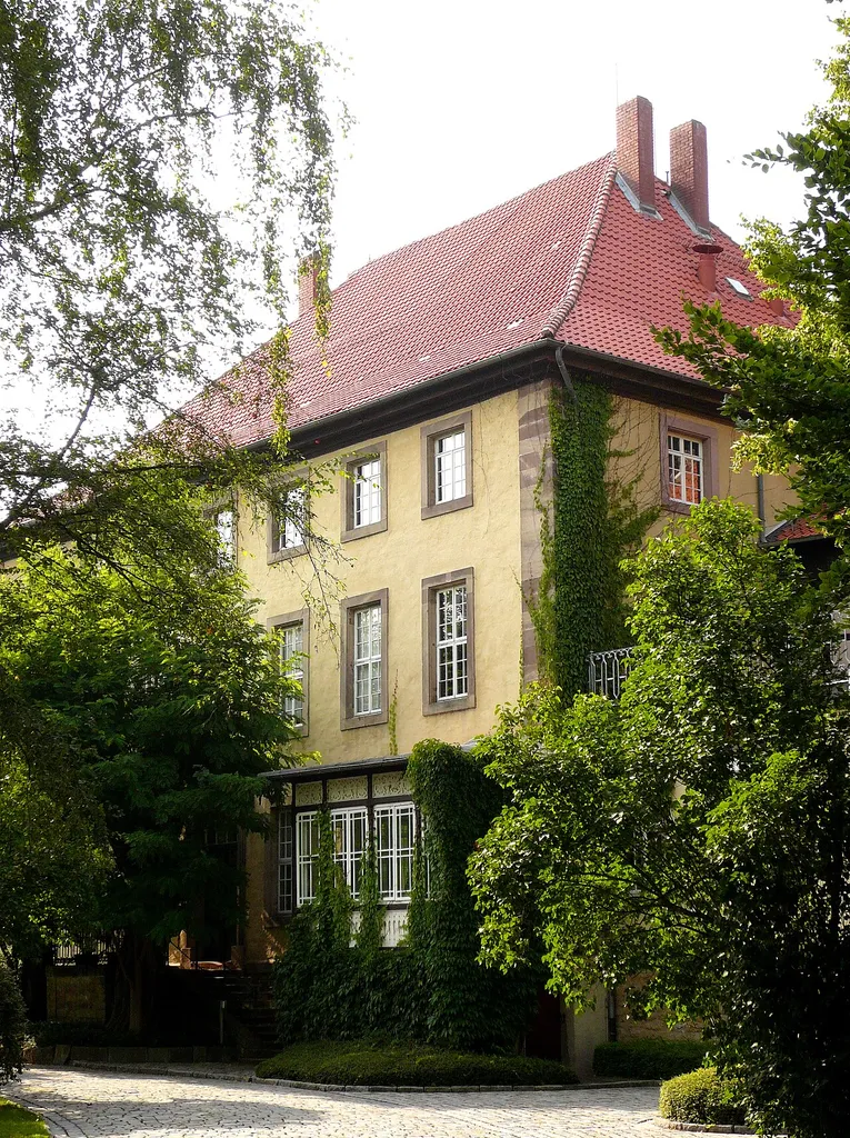 Ehemaliges Amtshaus in der Domäne Harste, erbaut 1737, Verwaltungssitz des Amtes Harste bis zu dessen Auflösung 1823