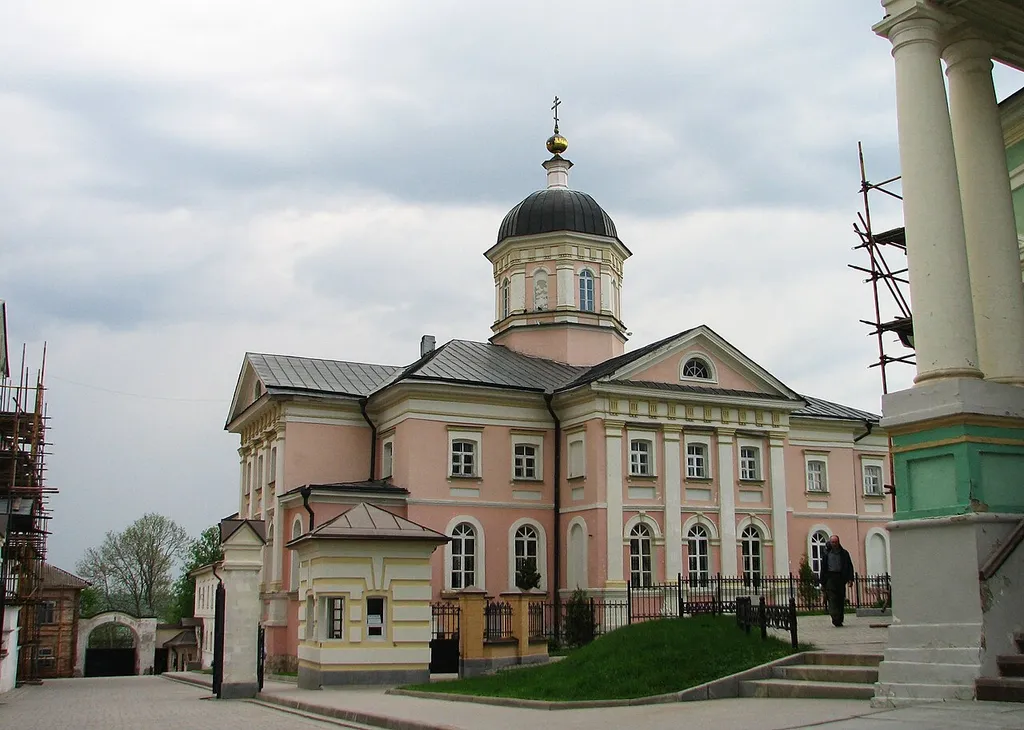 Церковь Марии Египетской и Анны (руины) (Калужская область, Козельск, посёлок Оптино, Толстого улица, 3, 4, 5, 6, 8, 12, 16, 18, 20, 106, Западная улица, 11, 13, Лермонтова улица, 2, 3, 4, 5, 6, 8, 10, Пионерская улица)