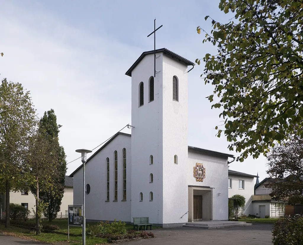 Evang. Pfarrkirche A.B. Erlöserkirche und Pfarrhaus