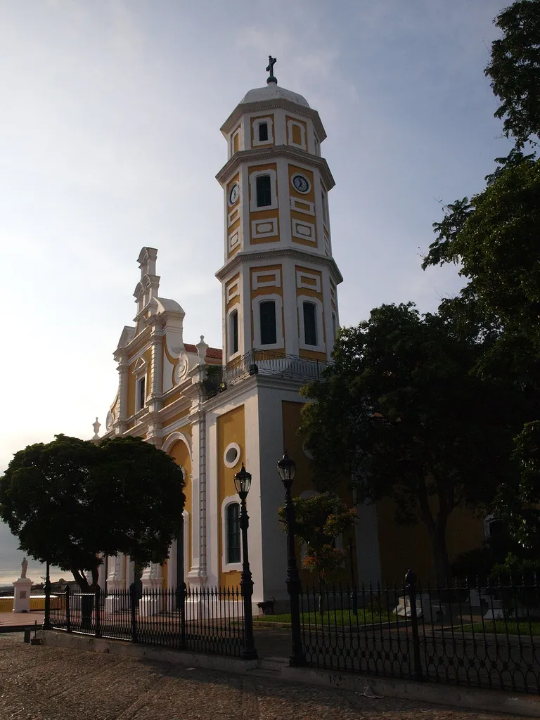 Iglesia en Plaza Bolivar, Ciudad Bolivar