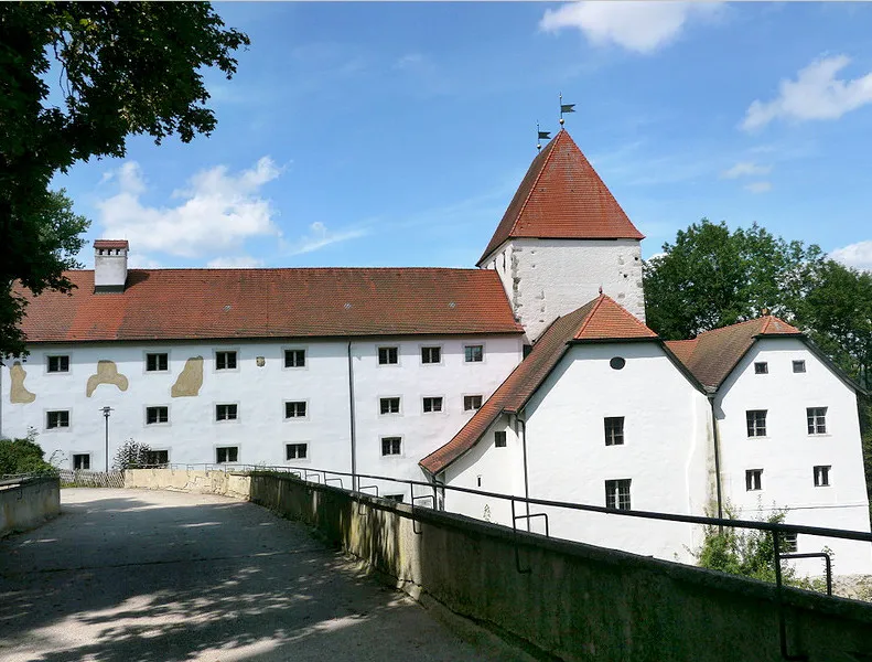 Schloß Neuburg aus den Augen eines Touristen gesehen