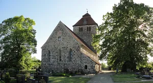 Naturdenkmal Alte Linde sog. Kirchenlinde auf der Nordseite des Kirchhofs in Rönnebeck