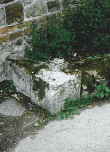 Milestone, Church Lane, by Mote House