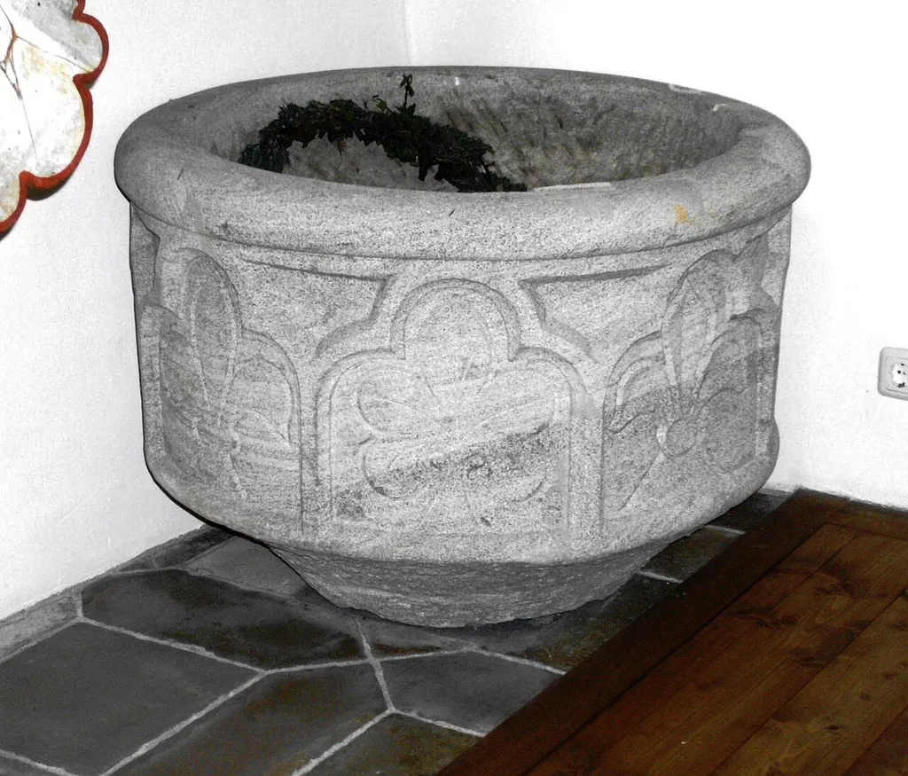 Trommetsheim, Gemeinde Alesheim im Landkreis Weißenburg-Gunzenhausen (Bayern), evang.-luth. Pfarrkirche St. Emmeram, gotischer Taufstein