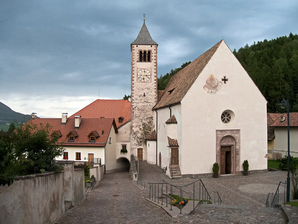 Ansicht der Kirche in Lengmoos.