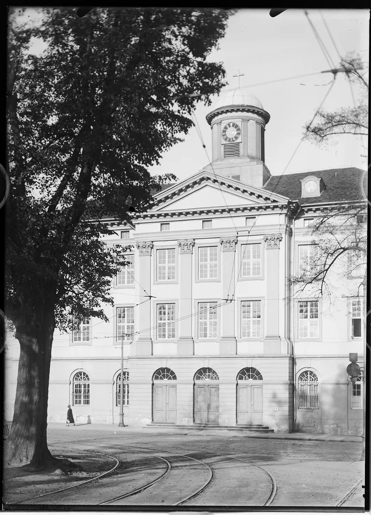 Blick auf die Hauptfassade der Elisbethkirche in Kassel