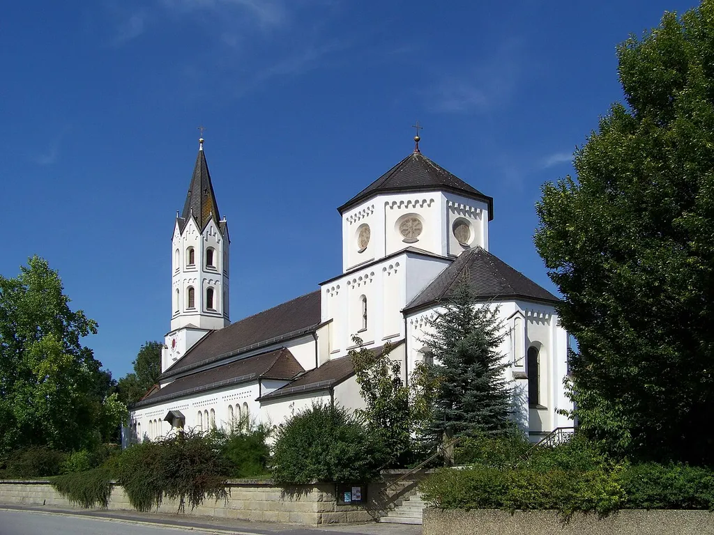 Oberschneiding, Reißing, Hauptstraße 44. Katholische Pfarrkirche Maria Immaculata, im Kern alte Bauteile, im 19. Jahrhundert nahezu neu erbaut; mit Ausstattung.
