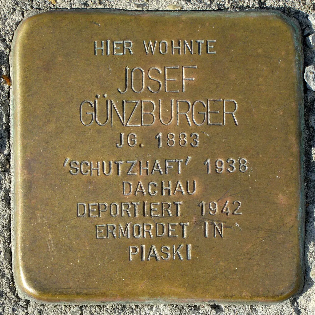Stolperstein für Josef Günzburger (1883–1942) vor Moltkestraße 8 in Memmingen