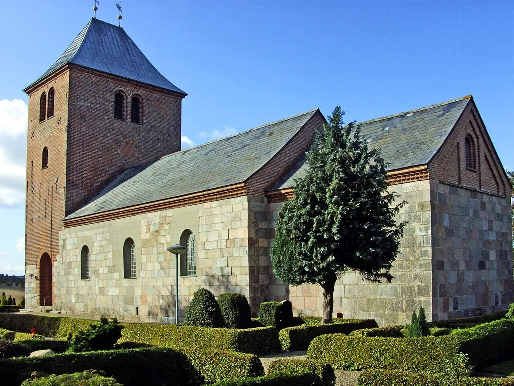 Lyngå kirke, Favrskov, fra sydøst