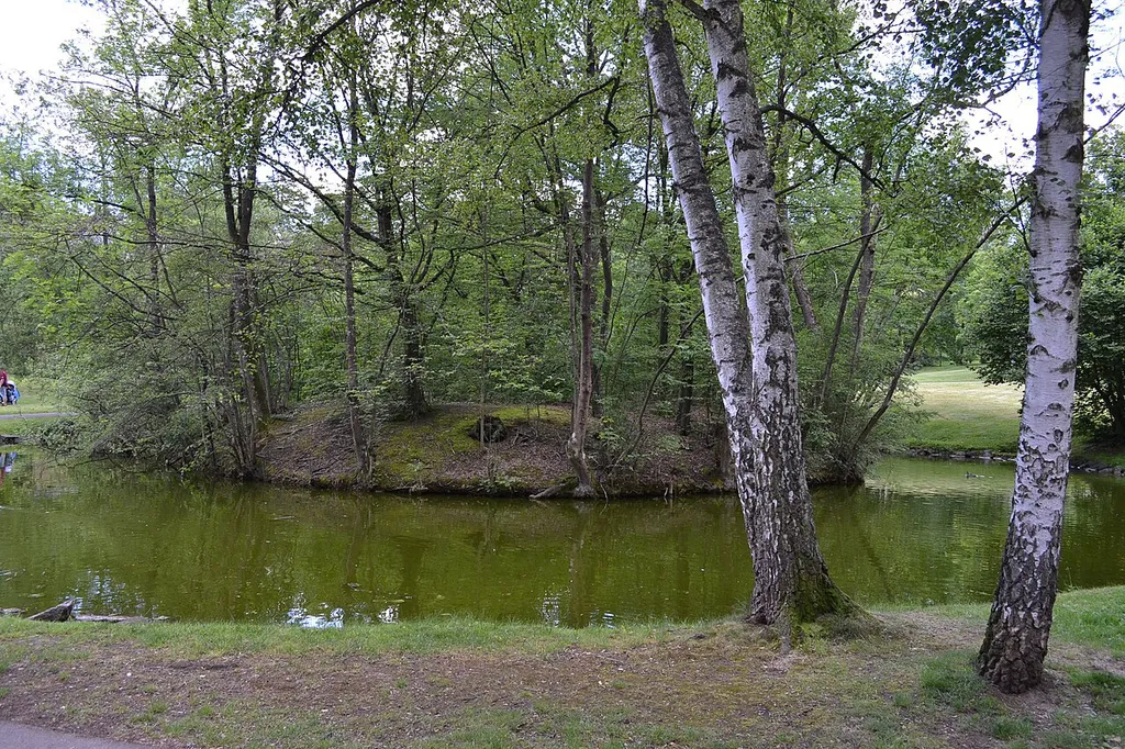 Oberer See im Rohrer Park in Stuttgart-Rohr. Standort der abgegangenen Wasserburg.