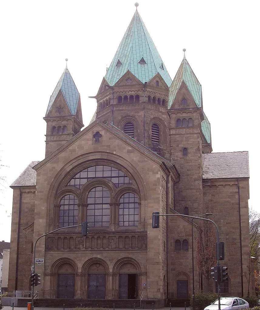 Kreuzkirche Düsseldorf (Frontansicht)
